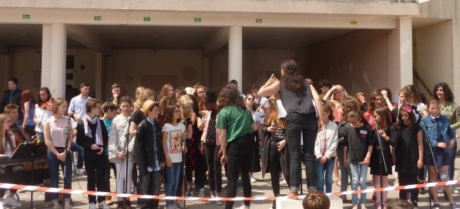 Concert des lycéens de l’option musique et de l’atelier vocal du collège.